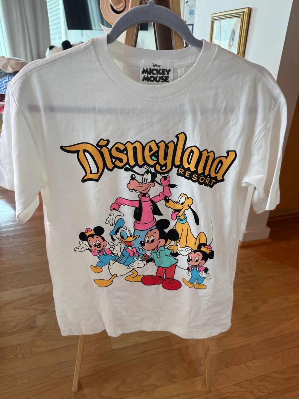 Disney Disneyland Resort Mickey & Friends White Graphic T-Shirt XS BNWOT